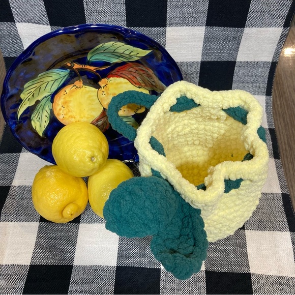 Fresh lemony goodness is this hand knit, super soft, lemon, design purse / pouch - Picture 5 of 13